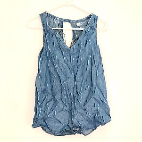 OLD NAVY Chambray V-Neck Tank Top Light Wash Denim Cutout Cotton Blouse Medium M - Picture 2 of 11
